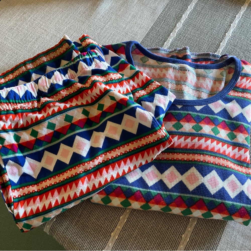 Darling PJ set for women! Top is XL and bottoms a generously sized Large Tall.